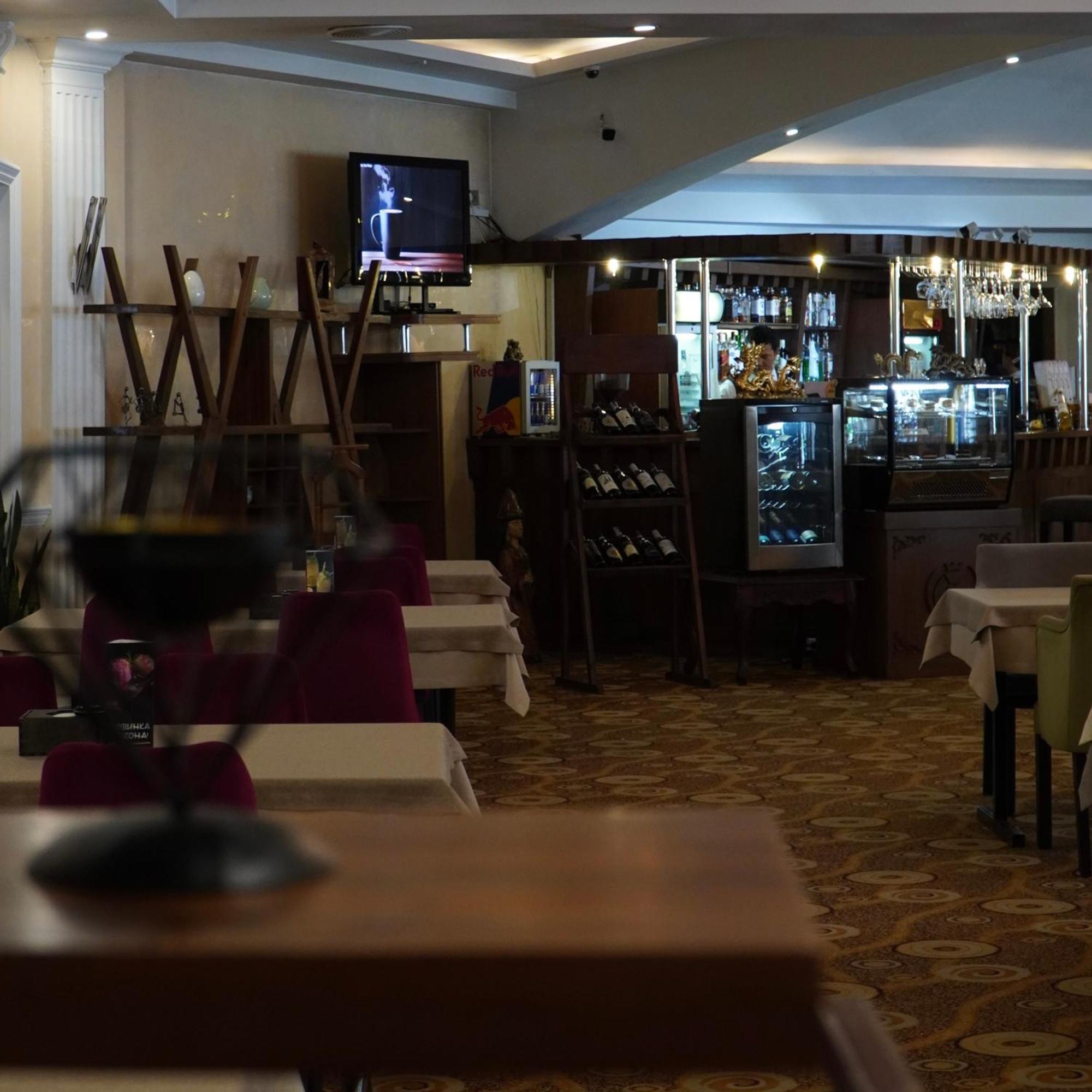 Golden Dragon Hotell Bishkek Exteriör bild